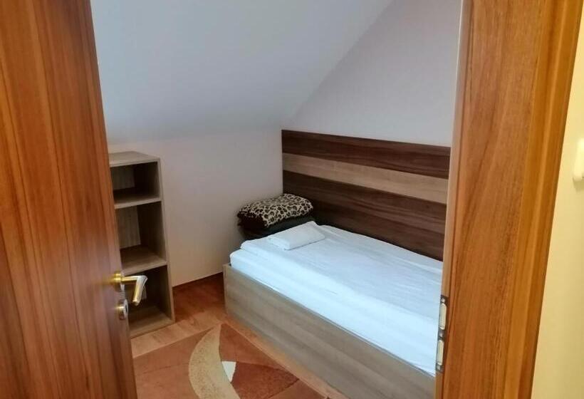 패밀리 룸, Csipkeház Apartman