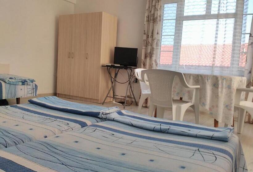 Трехместный Номер Deluxe Вид на Море, Prima Guest House 2