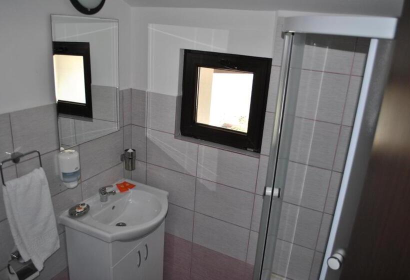 اتاق استاندارد با تخت بزرگ, Delta Marina