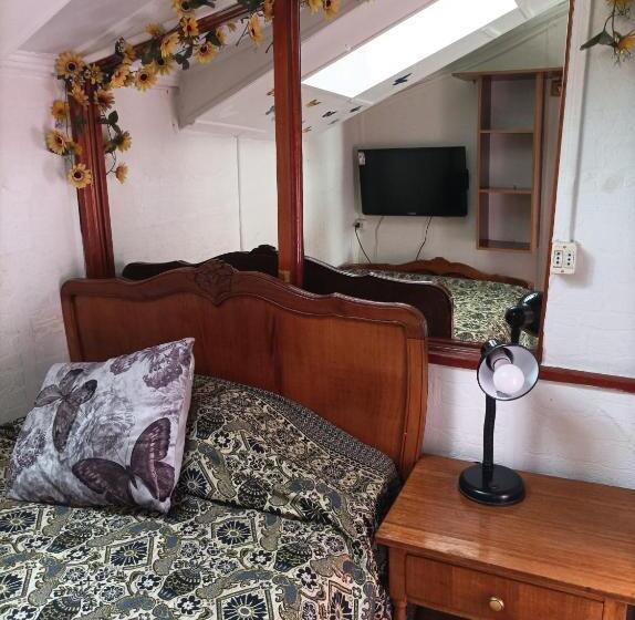 Quarto Estandar Individual, Family House Del Rey
