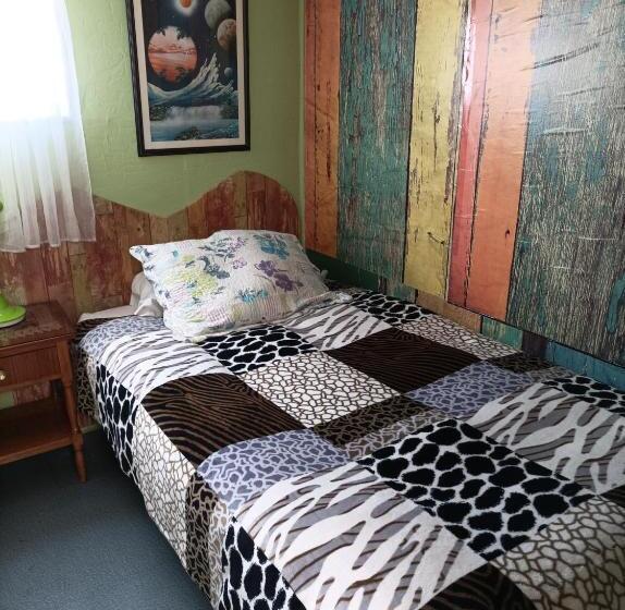 Quarto Estandar Individual, Family House Del Rey