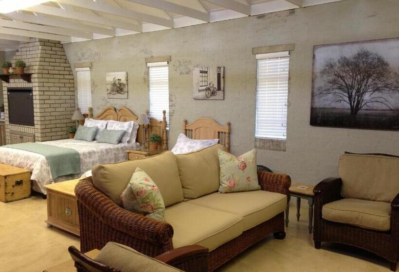 اتاق لوکس خانوادگی, Anne's Place