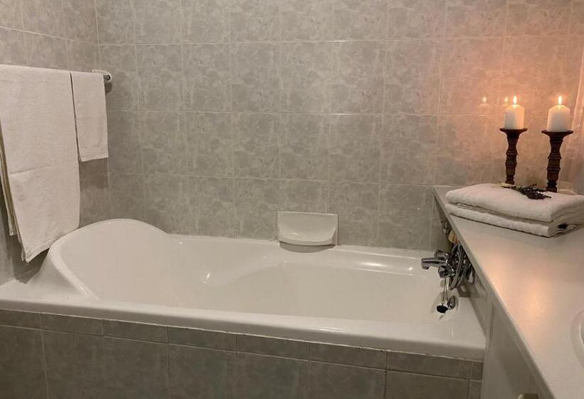 سوییت دوبلکس, Anne's Place