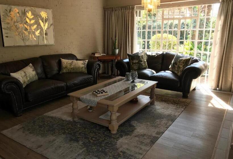 سوییت دوبلکس, Anne's Place