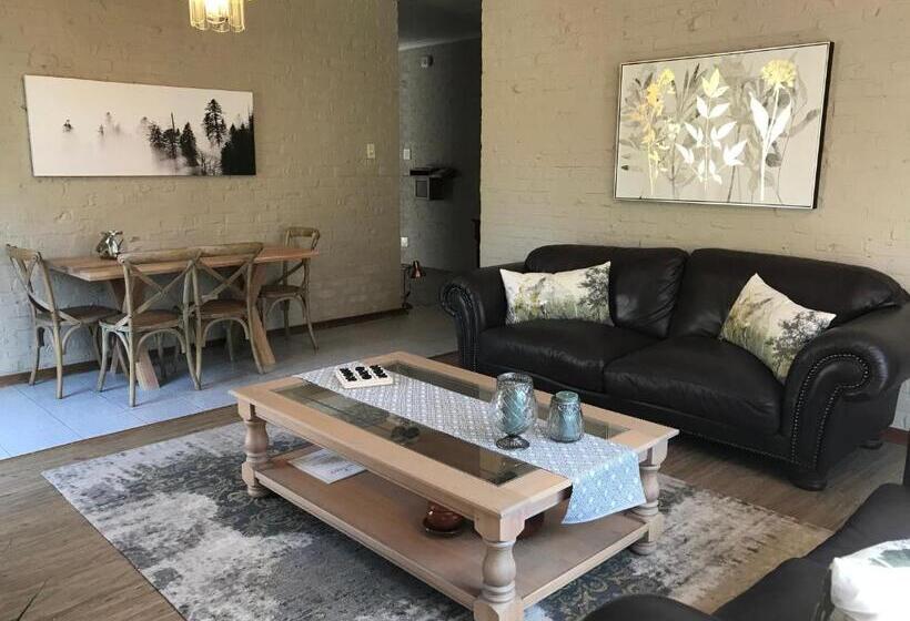 سوییت دوبلکس, Anne's Place