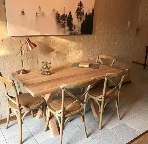 سوییت دوبلکس, Anne's Place
