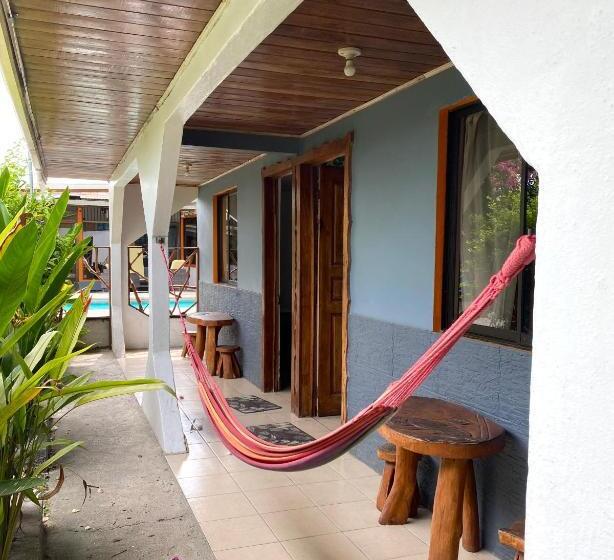 اتاق استاندارد سه نفره, Cabinas Cahuita