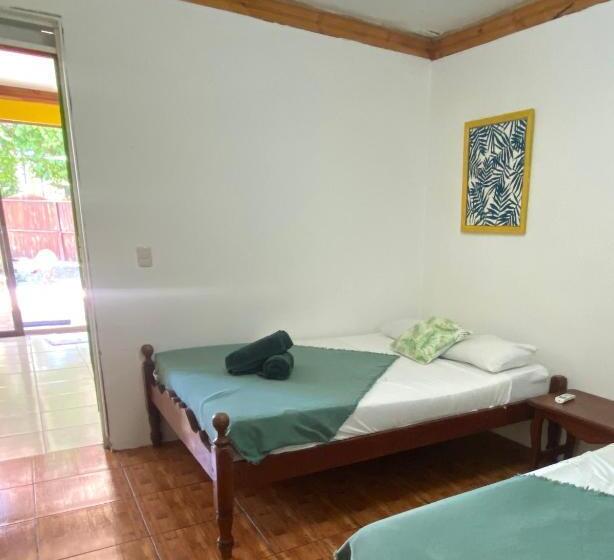 اتاق استاندارد چهارنفره با سرویس بهداشتی مشترک, Cabinas Cahuita