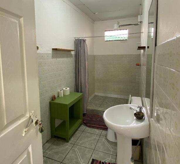 اتاق استاندارد چهارنفره با سرویس بهداشتی مشترک, Cabinas Cahuita