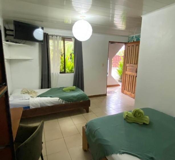 اتاق استاندارد سه نفره, Cabinas Cahuita