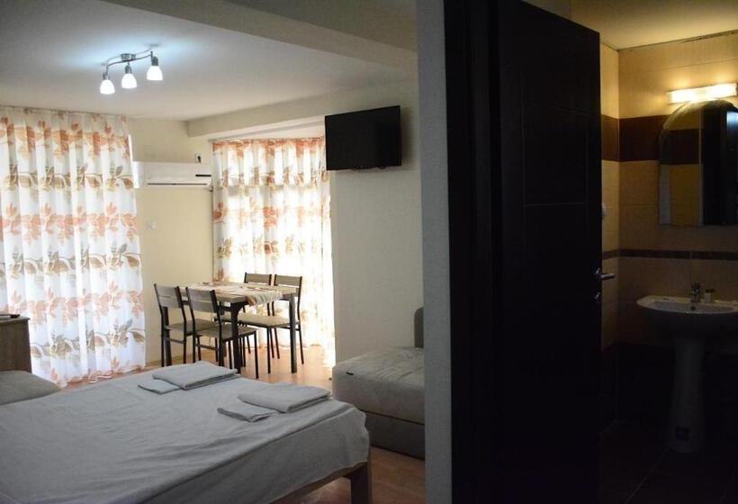 اتاق استاندارد چهار تخته, Villa Konzuli