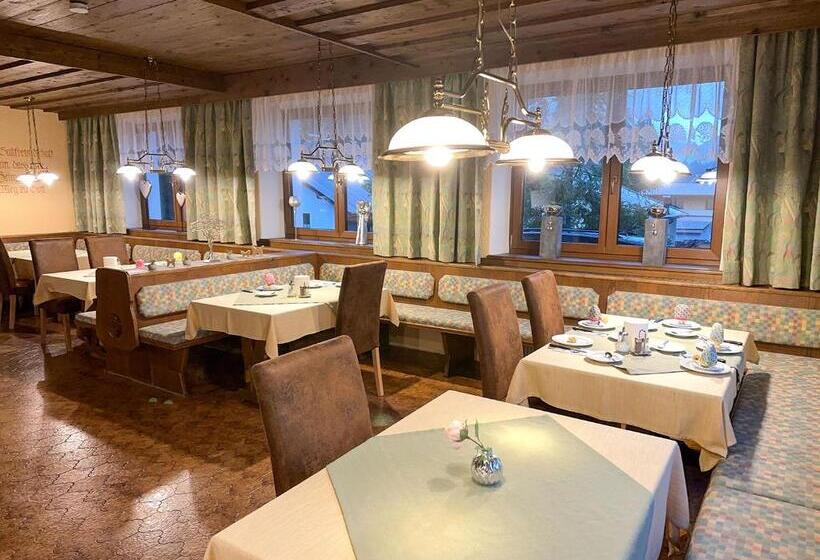 اتاق استاندارد, Alte Schmiede