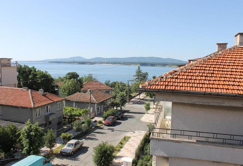 Номер Стандарт с Террасой, Fits Guest House