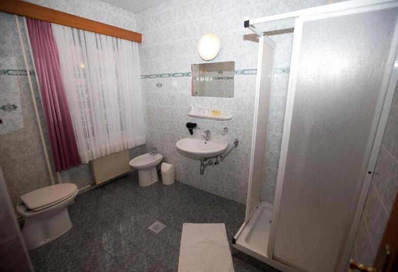 اتاق پنج‌تخته استاندارد, Guesthouse špenko