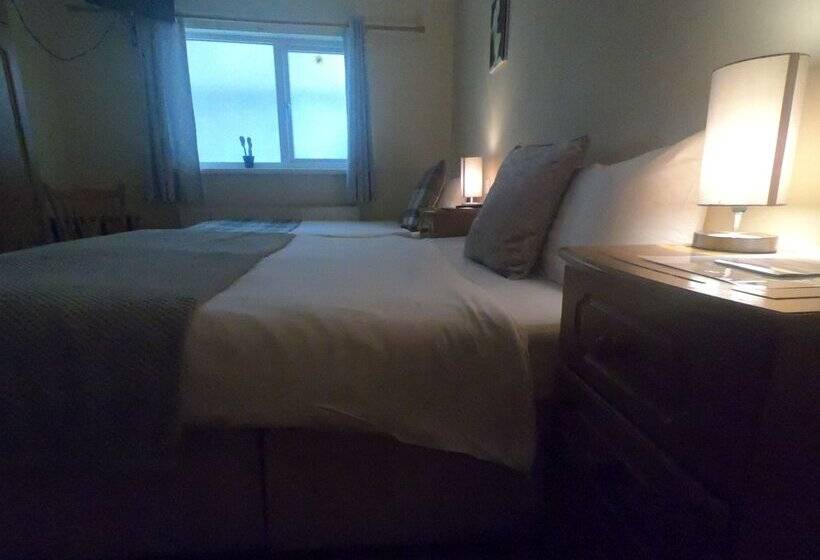 اتاق استاندارد, The Foggy Dew Inn