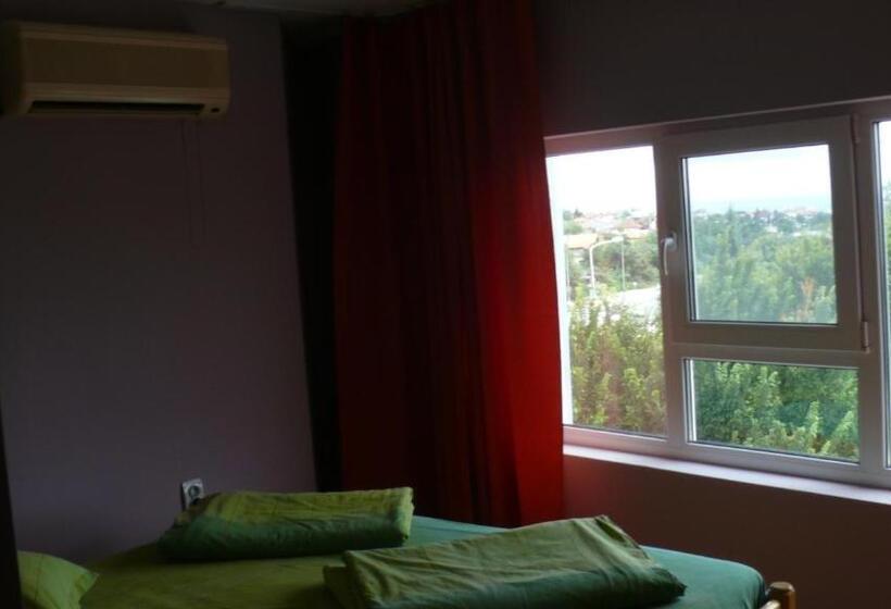 اتاق استاندارد یک نفره, Villa Climate Guest House