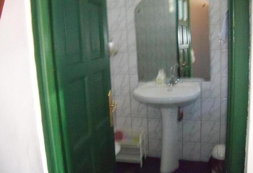 اتاق استاندارد سه نفره, Góbé Csárda