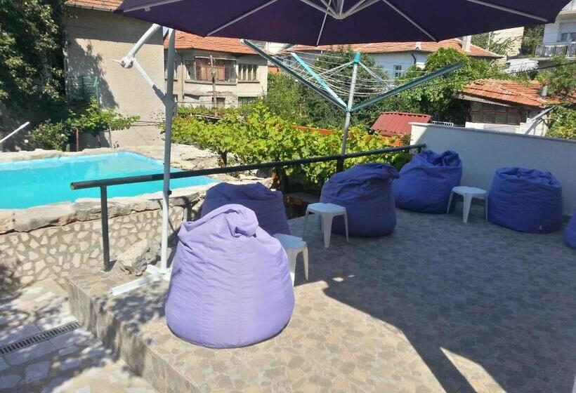 Студио Стандарт Вид на Бассейн, Guest House Bedrock