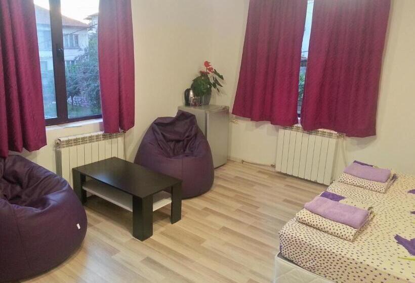 Студио Стандарт Вид на Бассейн, Guest House Bedrock