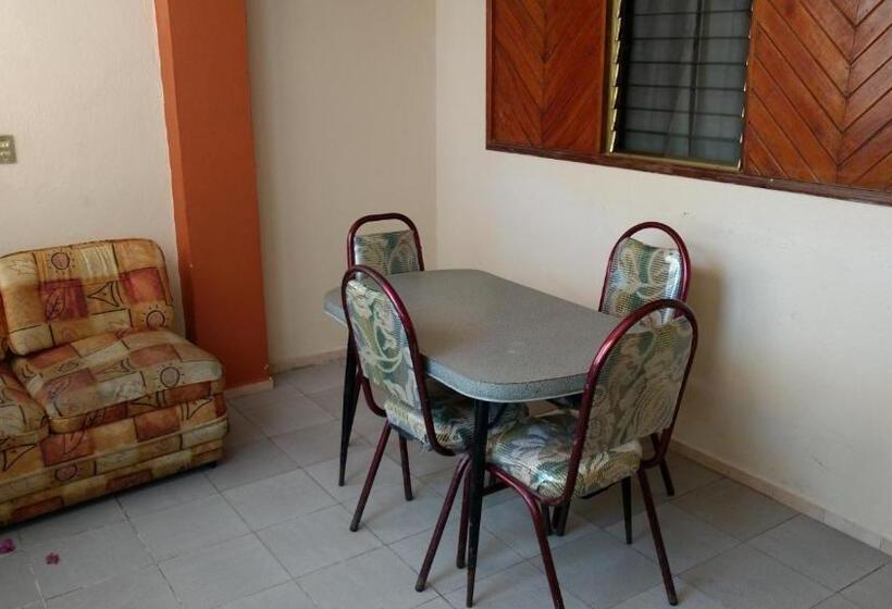 Quarto Quádruplo Estandar, Y Bungalows Olivares