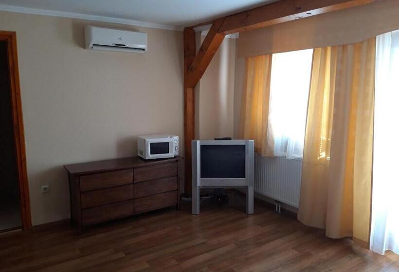 سوییت, Sasi Panzió 2