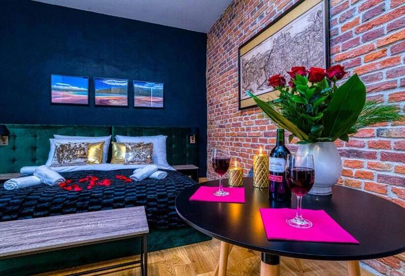 اتاق لوکس با بالکن, Aparthotel Delta Boutique