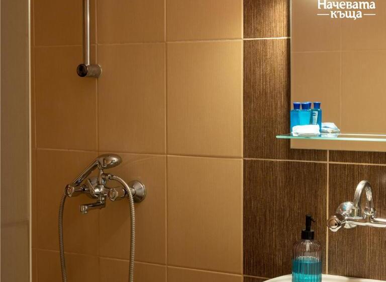 اتاق استاندارد سه نفره, Guest House Nachevata Kashta