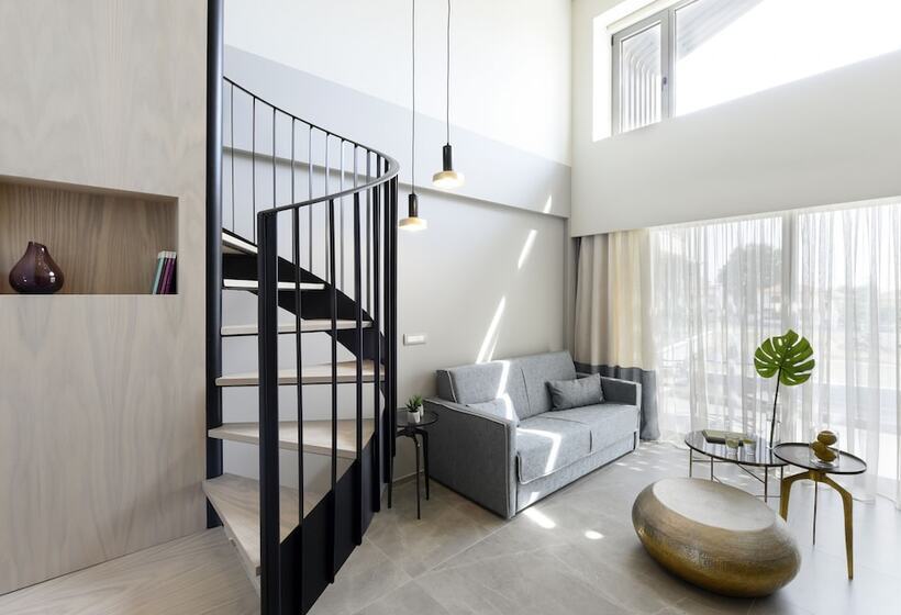 Номер Premium Вид на Бассейн, Serenity Suites