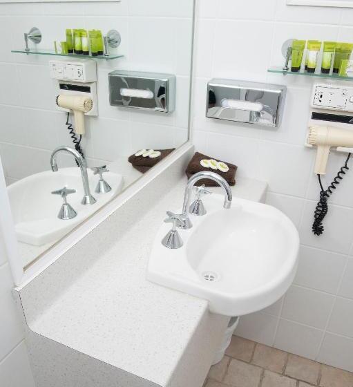 Семейный Номер, Rockpool Motor Inn