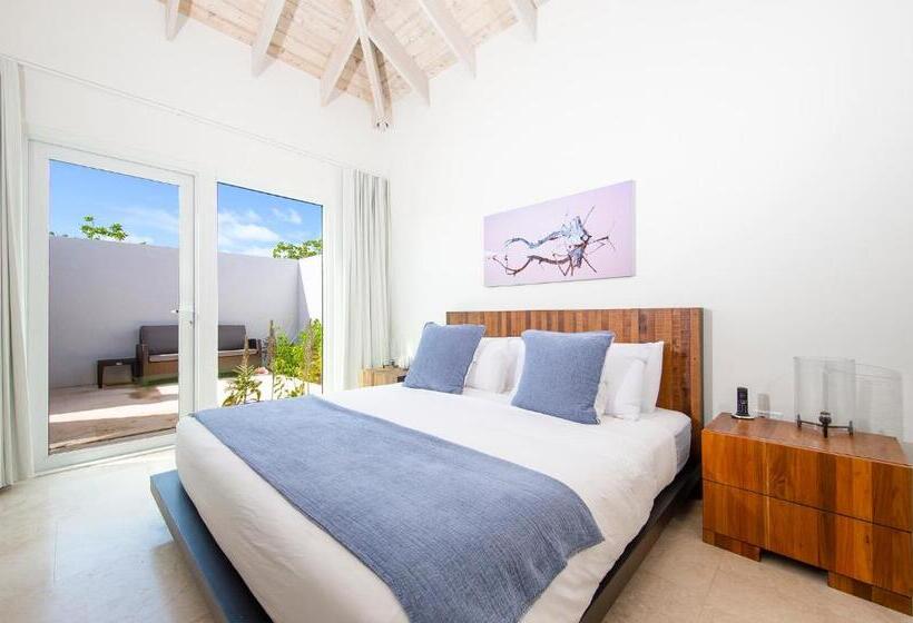 سوییت, Sailrock South Caicos   Island Hop Flight Included
