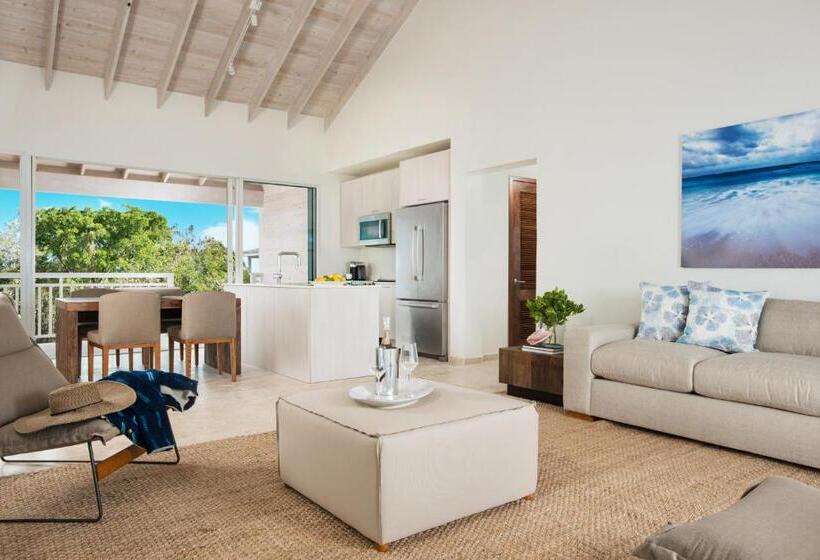 سوییت با چشم‌انداز دریا, Sailrock South Caicos   Island Hop Flight Included