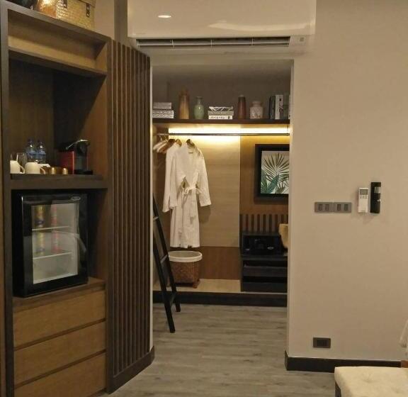 اتاق لوکس با چشم‌انداز باغ, Tungtong Beach Villas