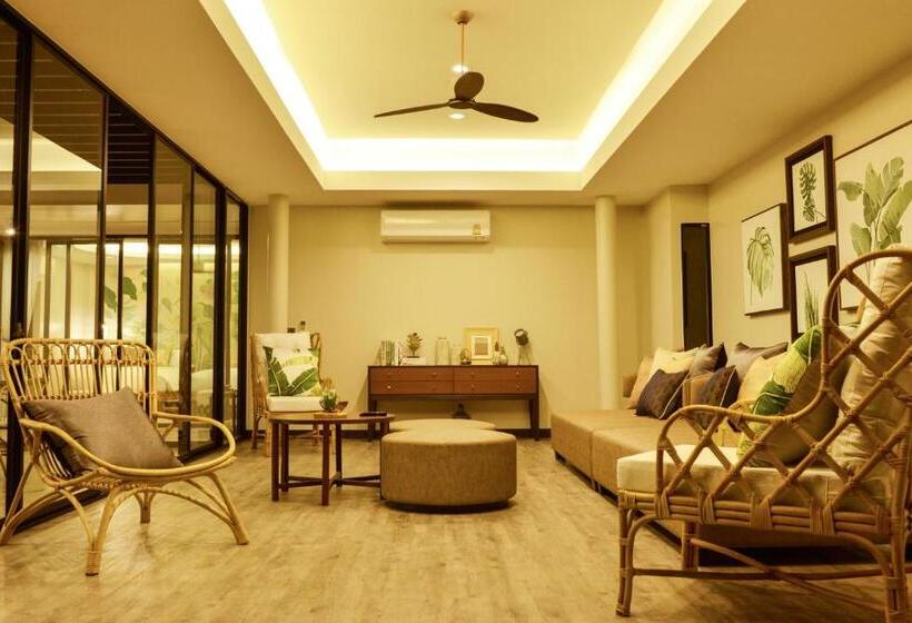 اتاق خانوادگی با چشم‌انداز باغ, Tungtong Beach Villas