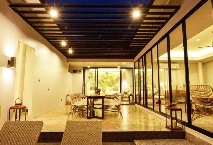 اتاق خانوادگی با چشم‌انداز باغ, Tungtong Beach Villas