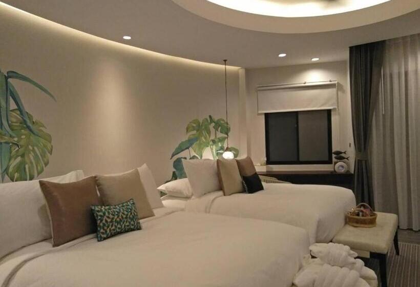 اتاق لوکس با چشم‌انداز باغ, Tungtong Beach Villas