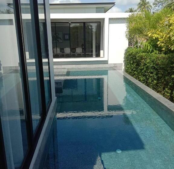 اتاق خانوادگی با چشم‌انداز باغ, Tungtong Beach Villas