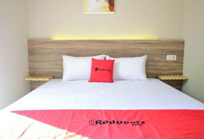 Номер Стандарт, Reddoorz Near Mangga Dua Square