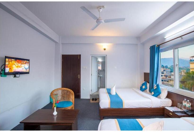اتاق لوکس سه تخته, Tulip Pokhara Inn