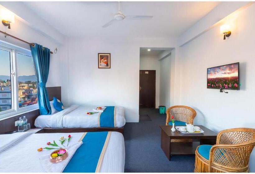 اتاق لوکس سه تخته, Tulip Pokhara Inn