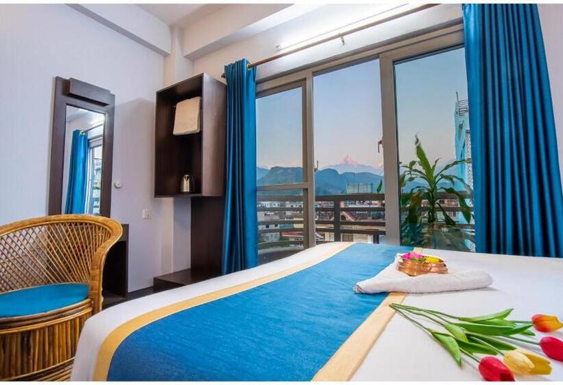 اتاق لوکس سه تخته, Tulip Pokhara Inn