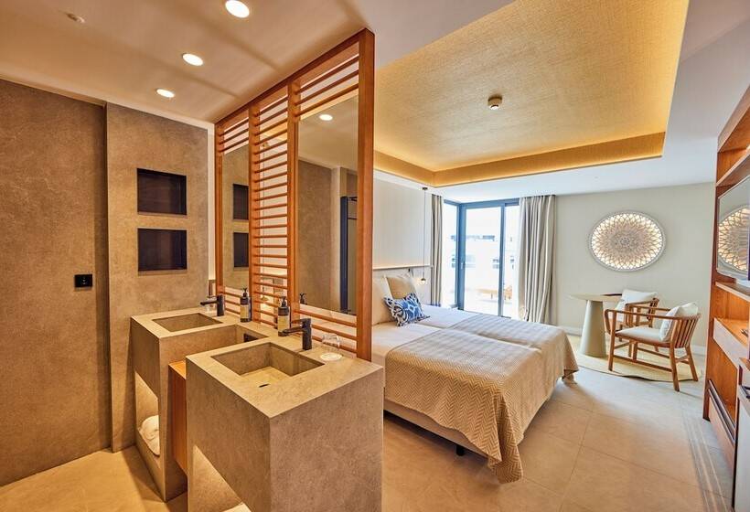 סוויטת ג'וניור צדדית נוף לים, Universal Grand Leon & Spa
