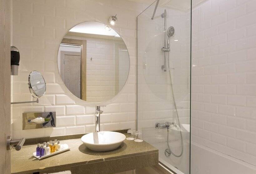 Quarto Deluxe Vista Piscina, Grand Palladium White Island Resort & Spa