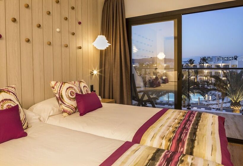 Quarto Deluxe, Grand Palladium White Island Resort & Spa