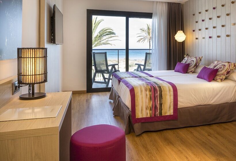 Quarto Deluxe Vista Mar, Grand Palladium White Island Resort & Spa