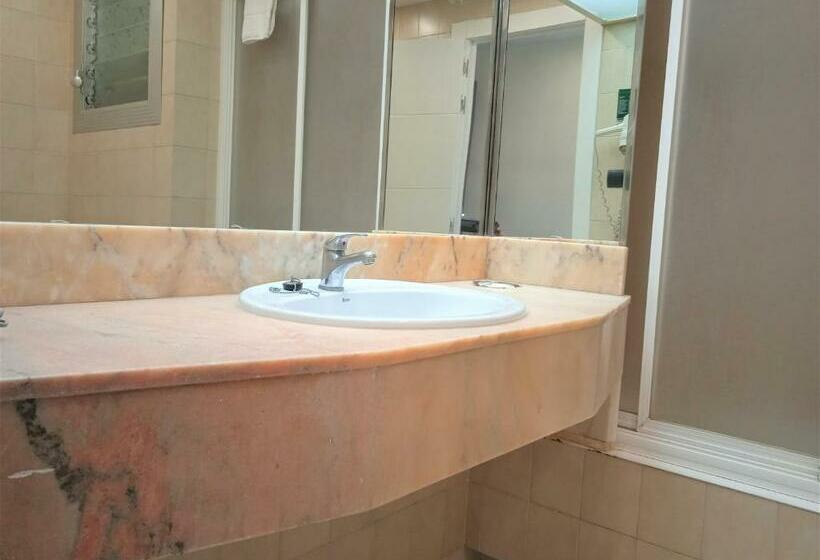 اتاق استاندارد با تراس, 153