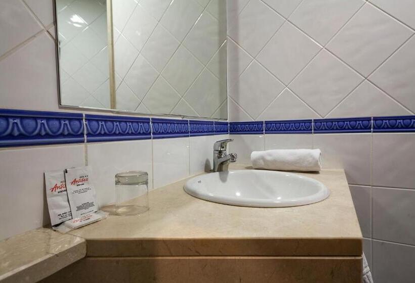 اتاق استاندارد سه نفره, Acta Antibes