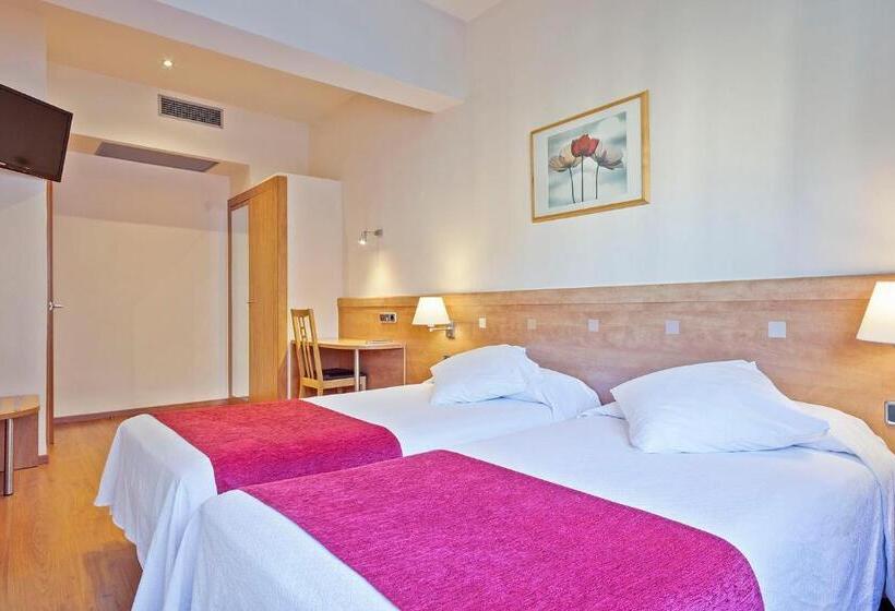 اتاق استاندارد چهار تخته, Acta Antibes