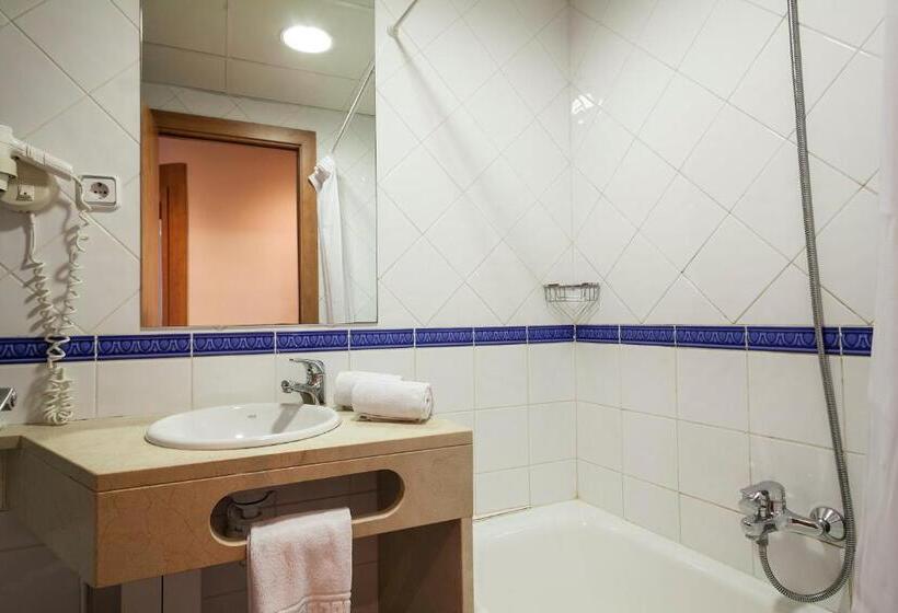 اتاق استاندارد چهار تخته, Acta Antibes