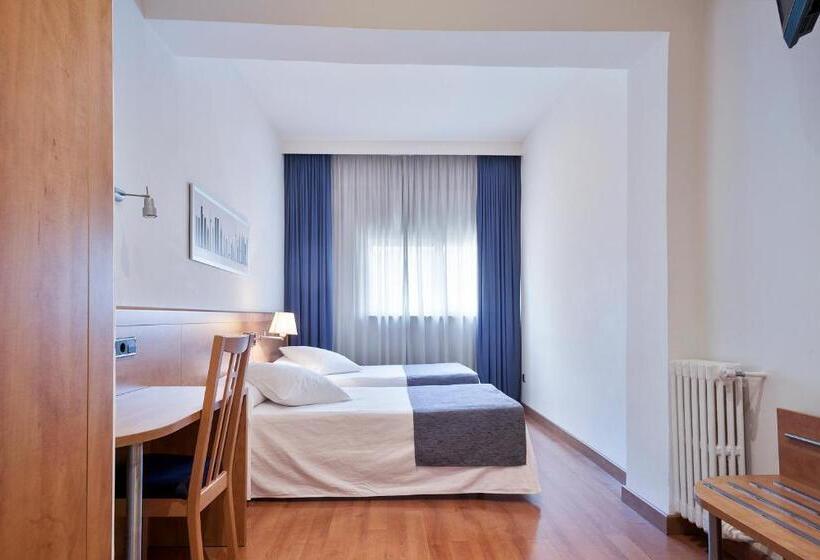 اتاق استاندارد چهار تخته, Acta Antibes