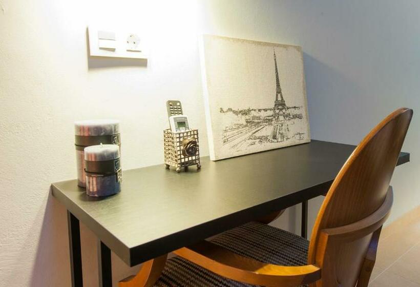 اتاق استاندارد یک نفره, New Hotel Colon